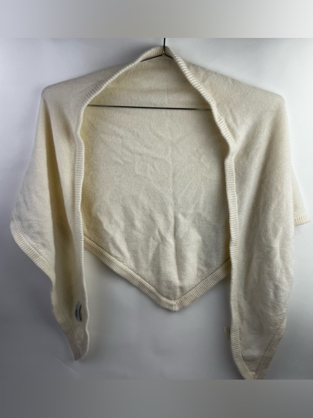 Aritzia 100% Cashmere Key Triangle Knit Scarf with Fringed Edge - Picture 3 of 10